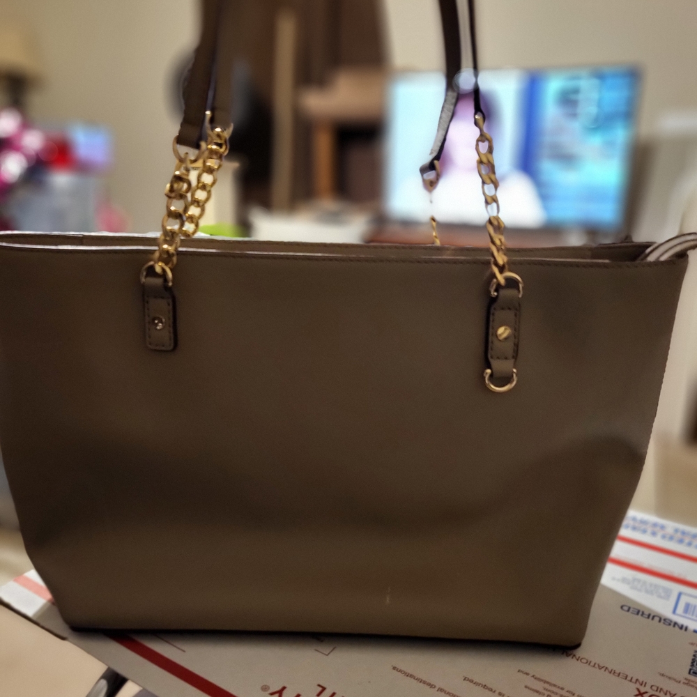 Michael KorsWomen's Tote Bag in Taupe with Gold Chain Straps - Picture 2 of 12